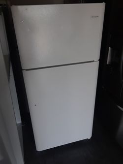 Apartment size refrigerator New 29x66 white