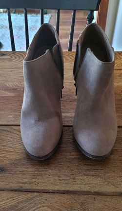 Women Taupe Suede ankle boots size 8