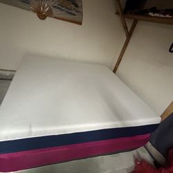 King Size Memory Foam Mattress In Very Good Condition.