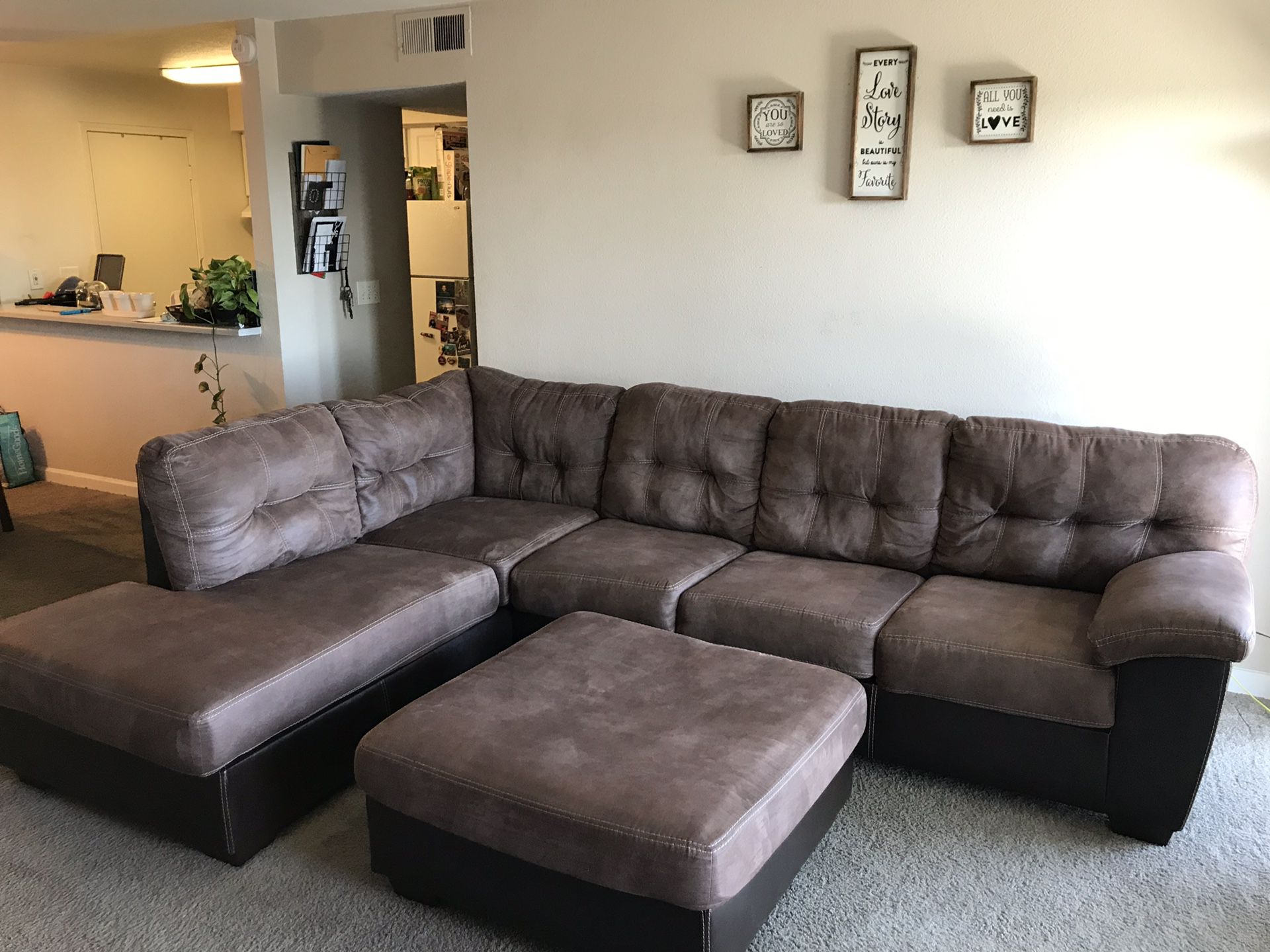Sectional Couch w/ Ottoman