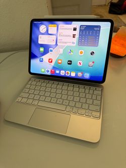 iPad Pro M4 11 Inch 512 GB With Smart Folio, Magic Keyboard, Apple Pencil