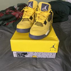 Near Ds Nike Air Jordan 4 Yellow Size 11