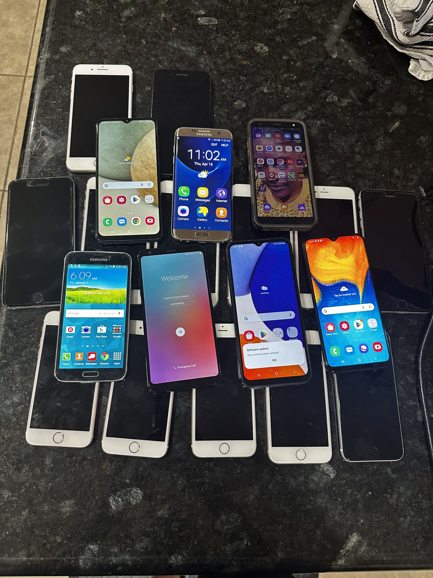 21 Cell Phone Lot iPhone Samsung