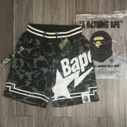 BAPE Black Camo Shorts W/ Keychain (S/M)