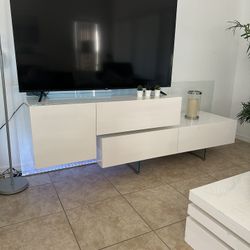 Tv stand (High end)