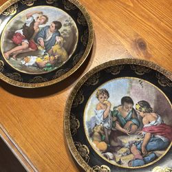 Decorative porcelain plates.