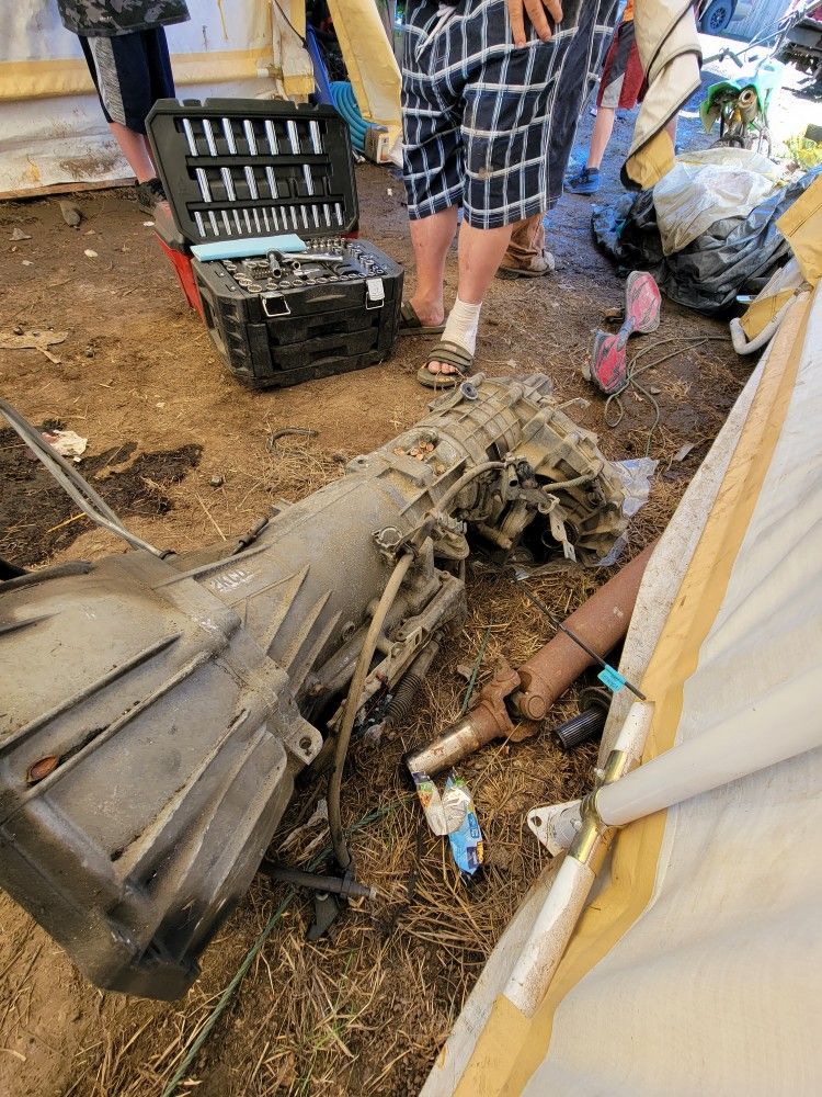 Tranny And Trasfer Case Out Of A 02 Chevy Suburban