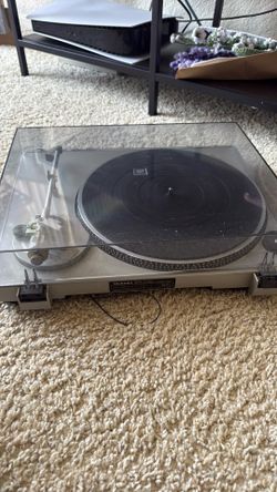 vinyl player