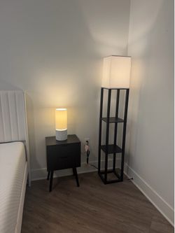 Shelf floor lamp