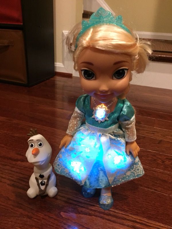 Elsa and Olaf doll. Like new