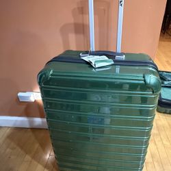 Large Checked iFLY Hardshell Luggage – Green