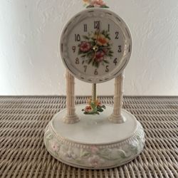 Colonial Style Hummingbird Clock