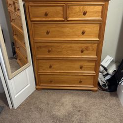 Dresser Set In Great Condition