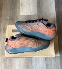 Yeezy 700 Copper Fade Size 11