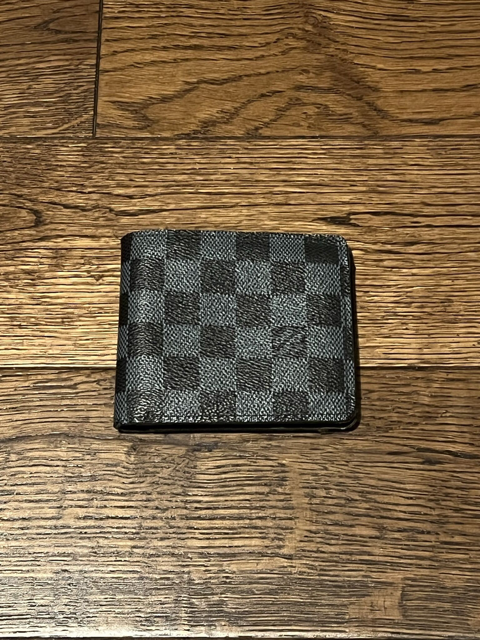 Used High Quality Louis Vuitton Wallet for Sale in Niles, IL - OfferUp