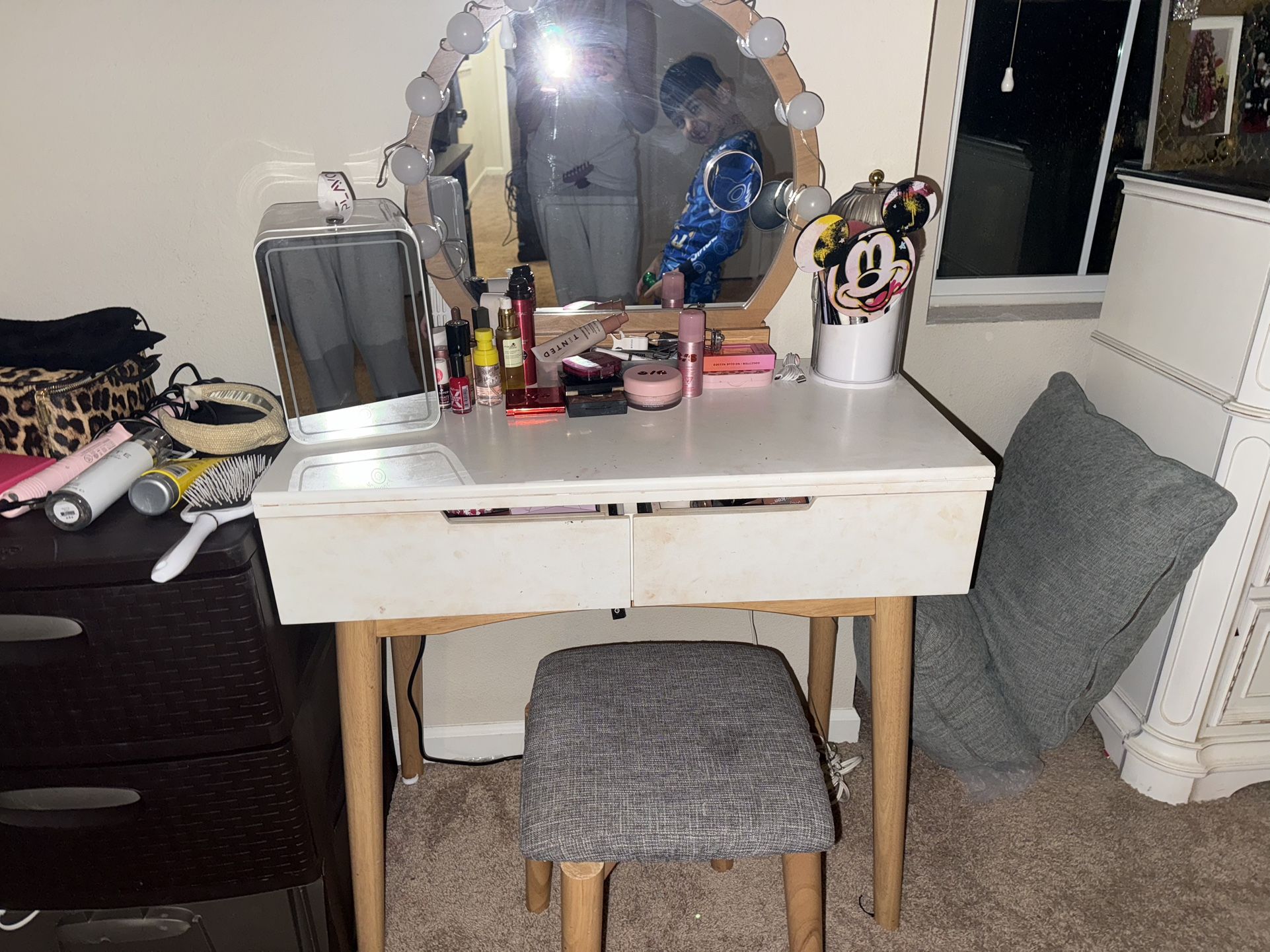 Make up vanity