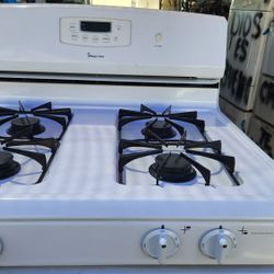 Magic Chef Stove Very Clean Works Great 