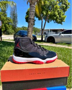 Air Jordan 11 Retro Bred Sneakers