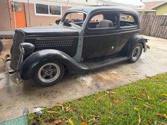 1935 Ford Tudor slant back deluxe Street rod