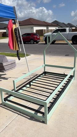 Toddler bed