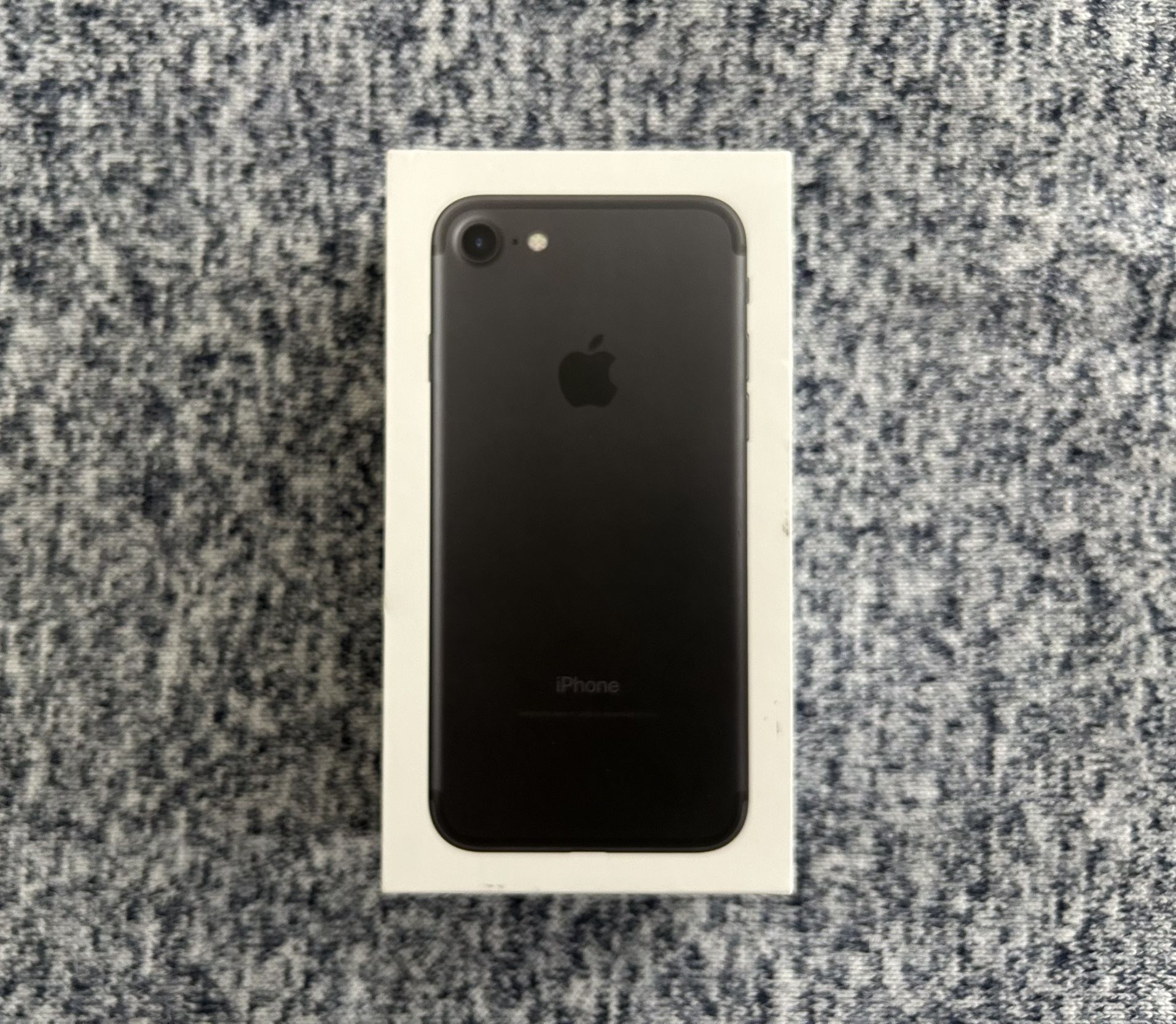 Pristine Apple iPhone 7 w/ Value Added Accessories