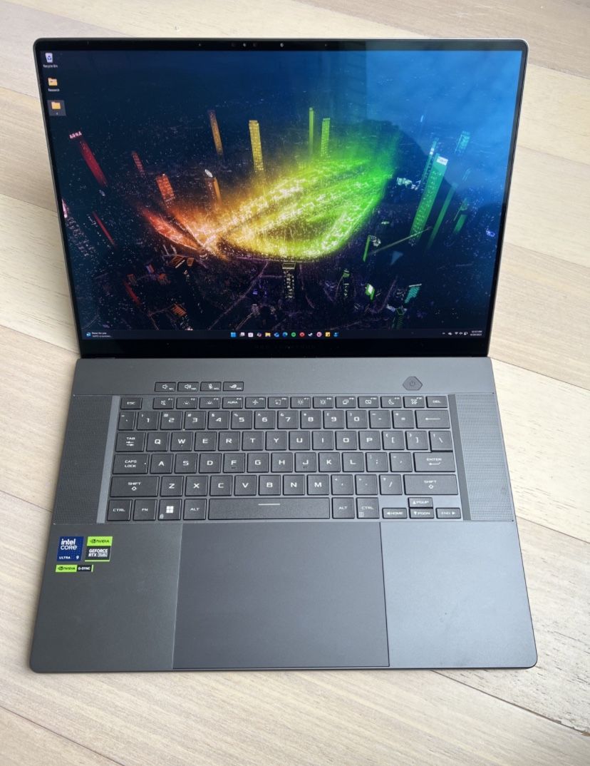 ASUS ROG Zephyrus G16 - Intel Ultra 9, RTX 4090, 240Hz 32GB DDR5 RAM 2TB SSD