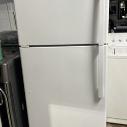 General Electric 17 cubic ft refrigerator