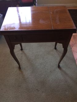 Antique sewing table/machine