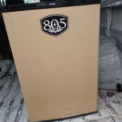 HAIRE MINI FRIDGE