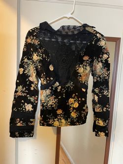 Vintage Floral Long Sleeve Top w/ Lace Detail (Size 38)  Selling a beautiful vintage-style floral long sleeve top by GAMMA.  Brand & Size: GAMMA, Euro