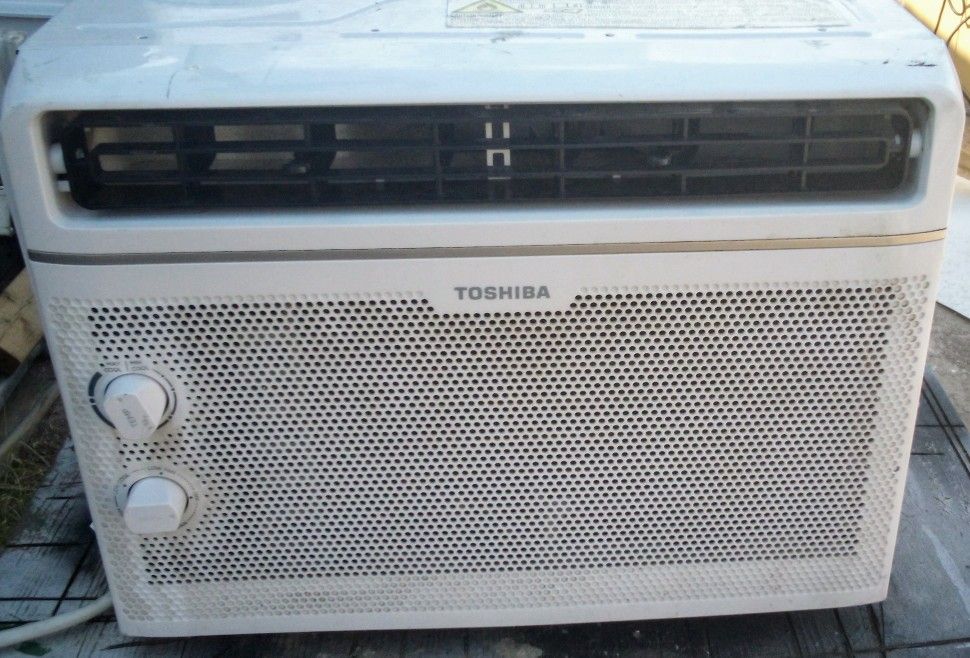 Toshiba Window AC - 150 SQ Ft