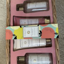Brand New Gift Bath Set