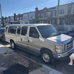 2012 Ford Econoline E350 Super duty Wagon 