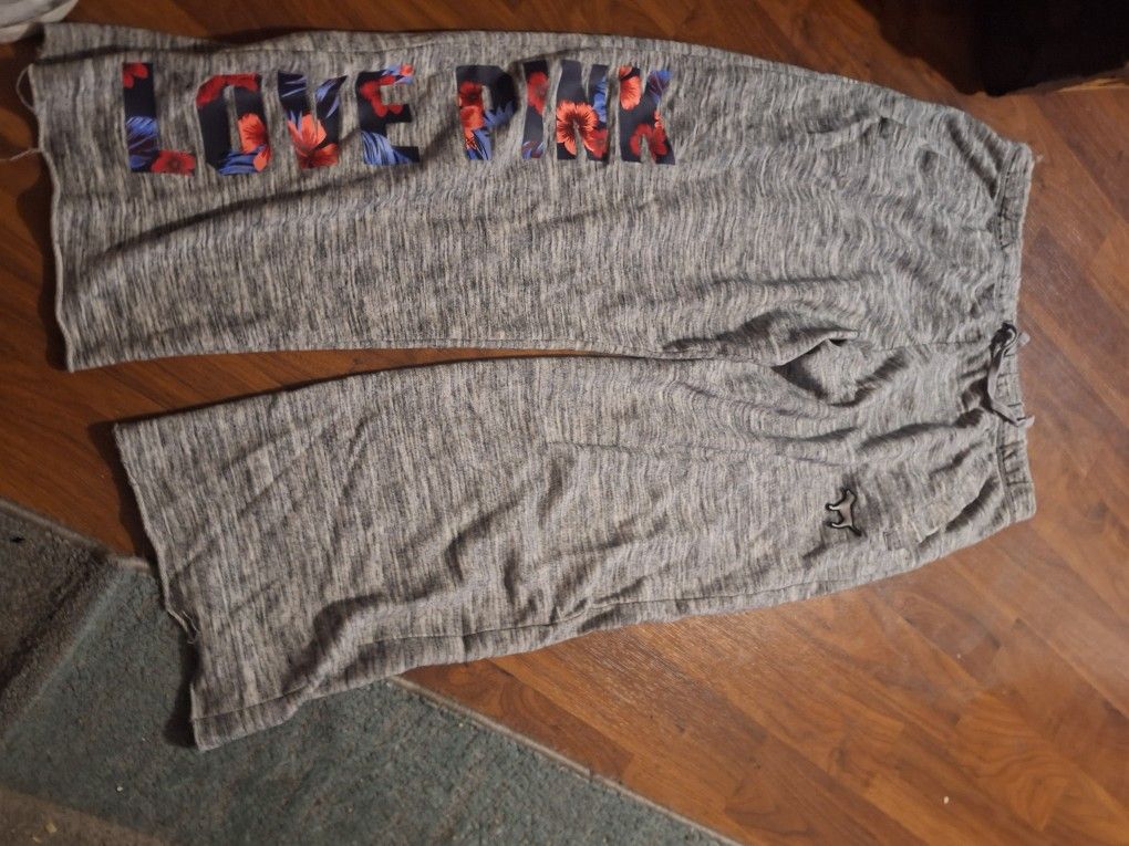 Victoria Secret Bundle All This For 40.00 Cash Only