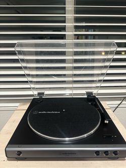Audio technica turntable and speakers