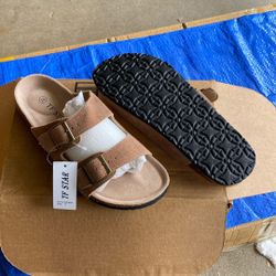 Woman’s Sandals Size 11