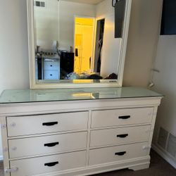 Dresser With 6 Drawers And Mirror