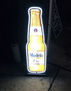 Model neon bar sign