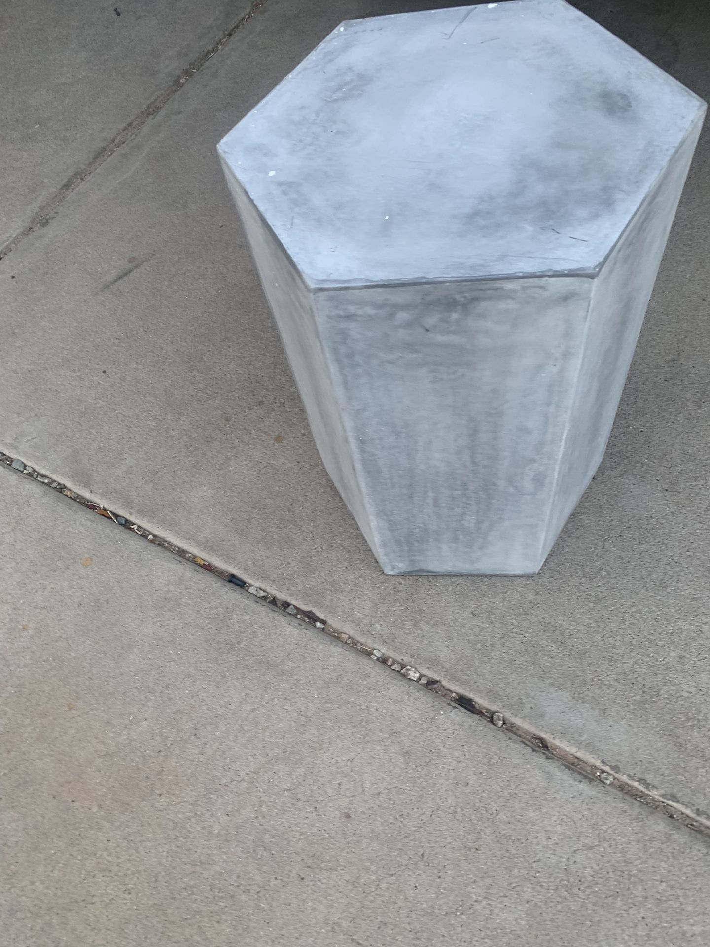 COSIEST Concrete Accent Table, Hexagon Patio Side Table 14.5"Wx20"H, Modular Design Indoor Outdoor End Table, Distressed Grey White Patina