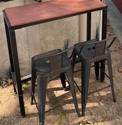 Moving Sale - Swim Up Bar with Umbrella & 2 Metal Stools