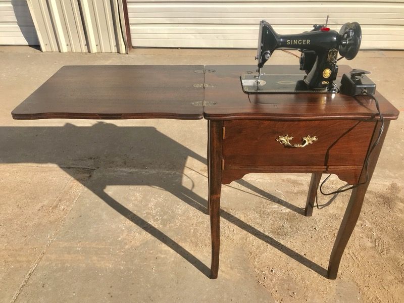 SINGER 99K SEWING MACHINE / REFINISHED for Sale in Cleburne, TX