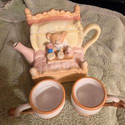 Vintage Hallmark Mama Bear Tea Pot and Tea Cups
