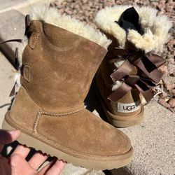 Girls Uggs Boots Size 11 $20 FIRM NO TRADES 