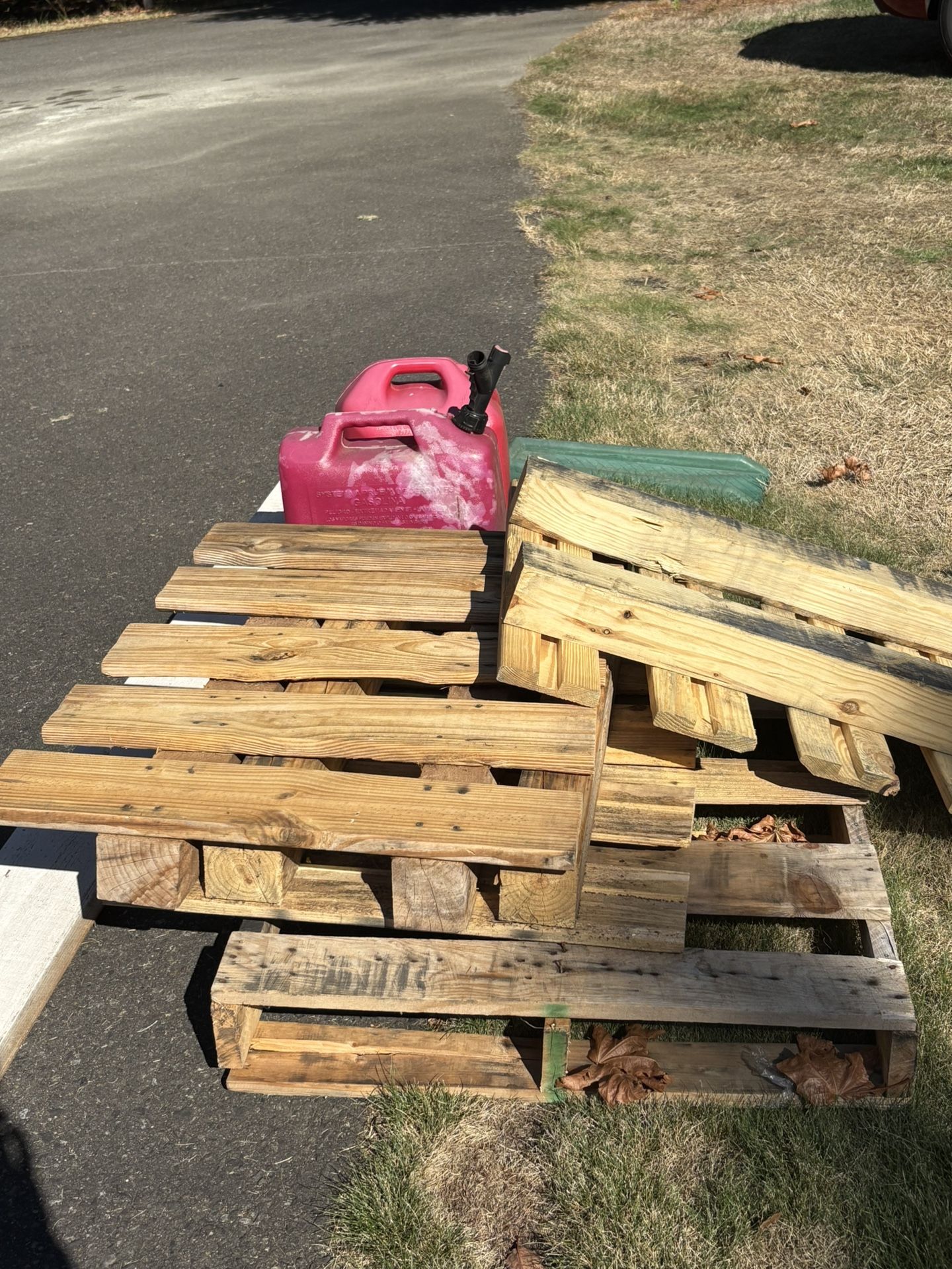 FREE 1/2 Size Pallets #4