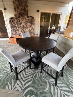 Dining table set