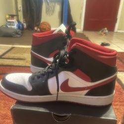 Jordan 1 Mid