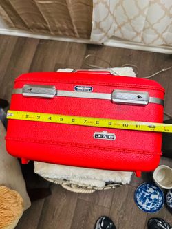 Vintage 1960s American Tourister Tiara Train Case Red Hardshell Makeup Box WITH KEY licks needs work