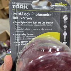 Twist-Lock Photocontrol
208 - 277 Volts