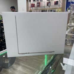 MacBook Air M4 2025 13 Inch Starlight Financing Deal! $10 To $99 Down Payment! 