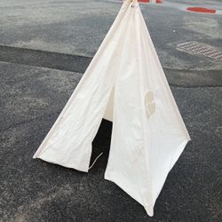 Kids Teepee Hut & Beach Chairs 